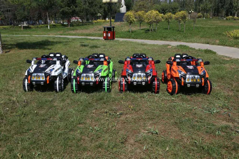 Gyerekek elektromos akkumulátor Powerd Ride autón